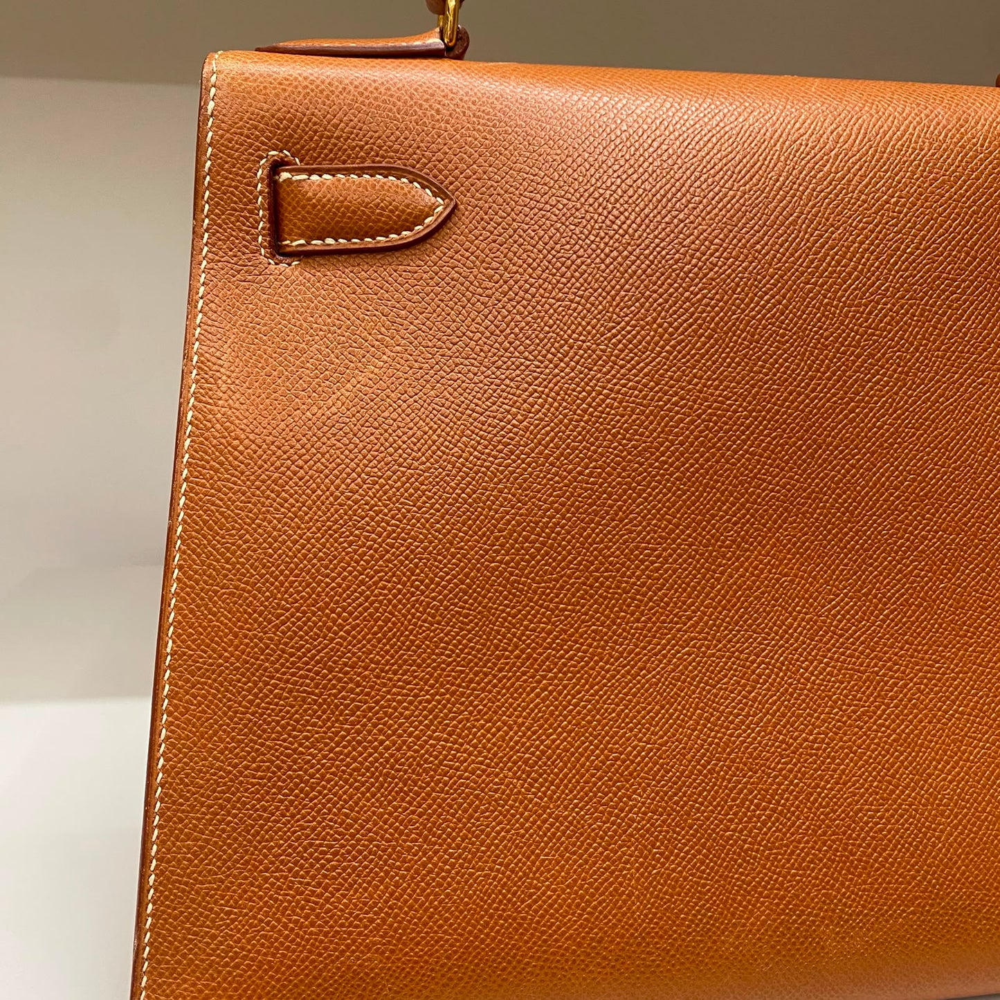 Bolsa Hermès Kelly Gold Ferragem Gold 28