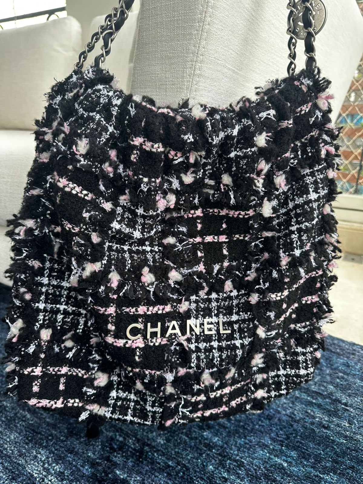 Bolsa Chanel 22 Tweed Preta