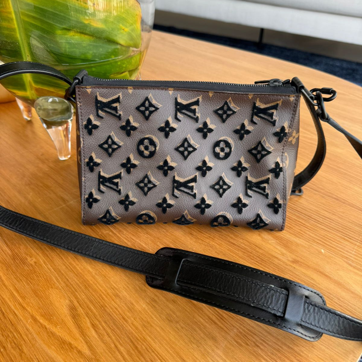 Bolsa Louis Vuitton Monogram Tuffetage Triangle Marrom