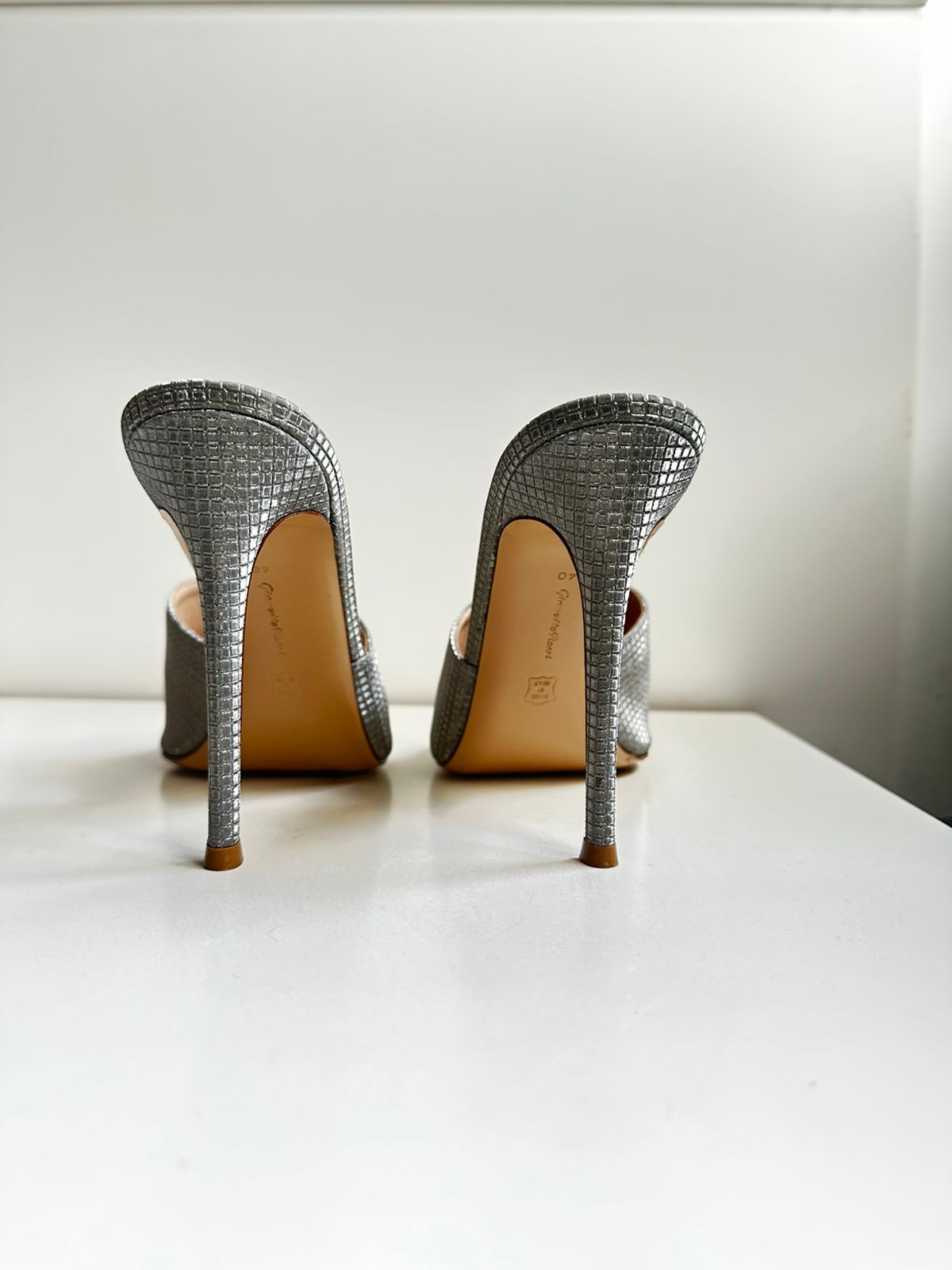 Sandália Gianvito Rossi Prata Tam. 38 BR