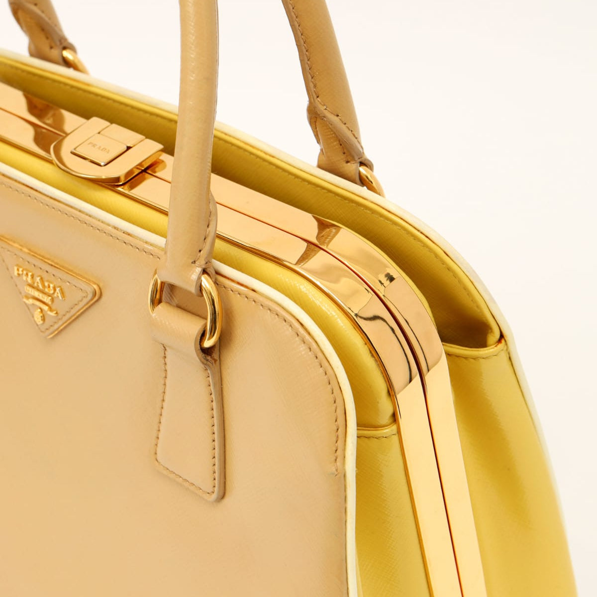 Bolsa Prada Pyramid Saffiano Vernice Bege Média