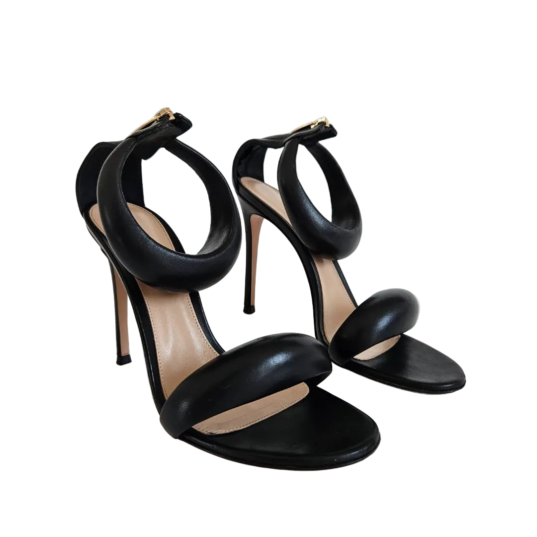 Sandalia Gianvito Rossi Preta Tam 36 Br