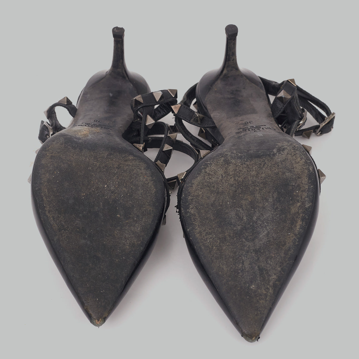 Sapato Valentino Preto com Studs TAM. 36 BR