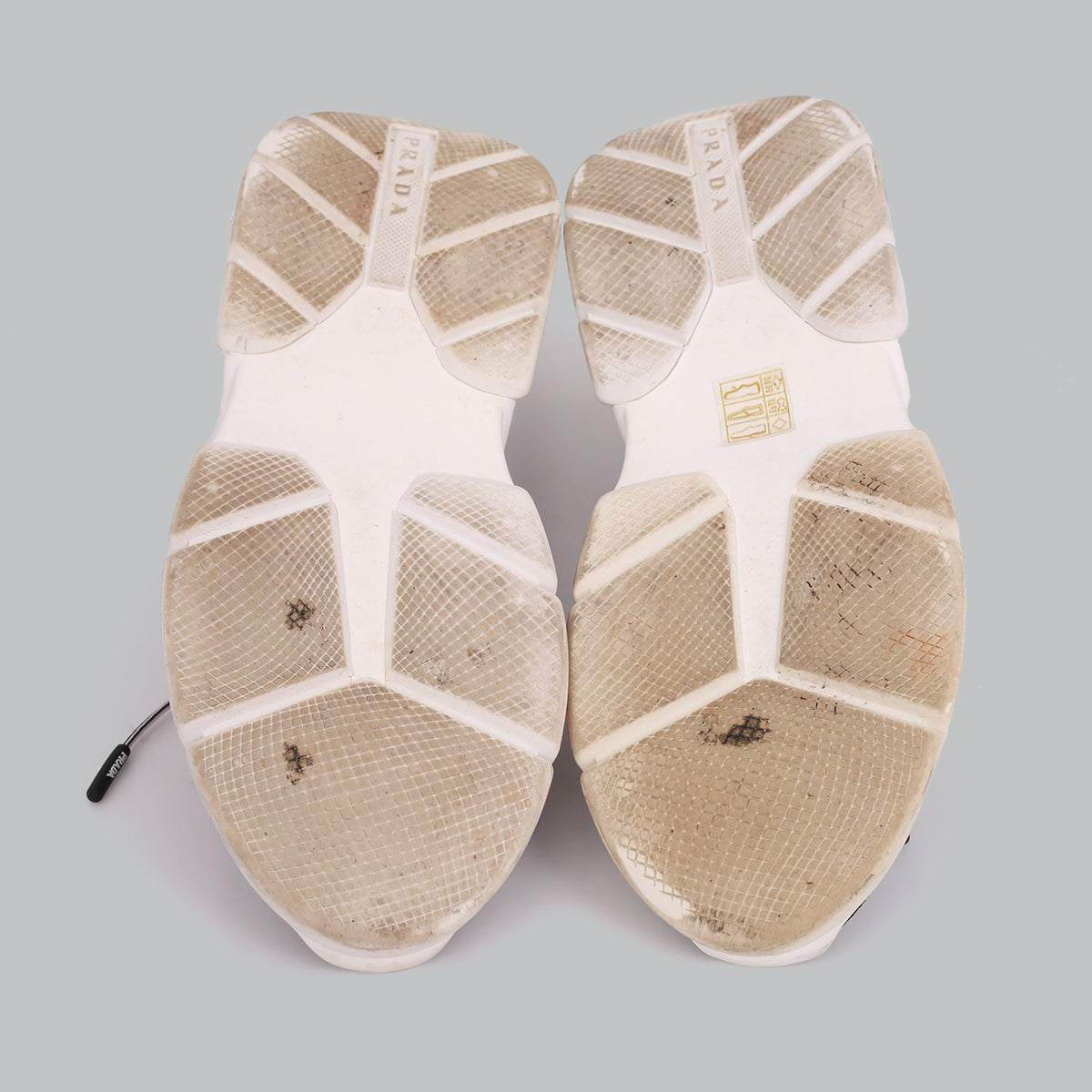 Tenis Prada Preto e Branco TAM. 38 BR