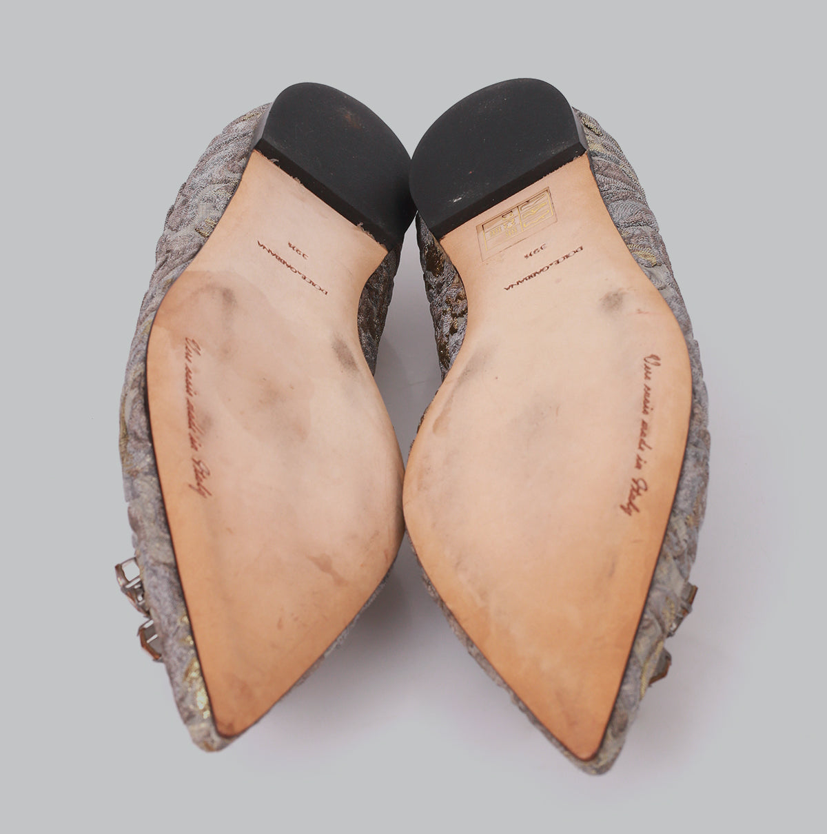 Sapatilha Bico Fino Dolce & Gabbana Cinza com Dourado TAM. 37,5 BR