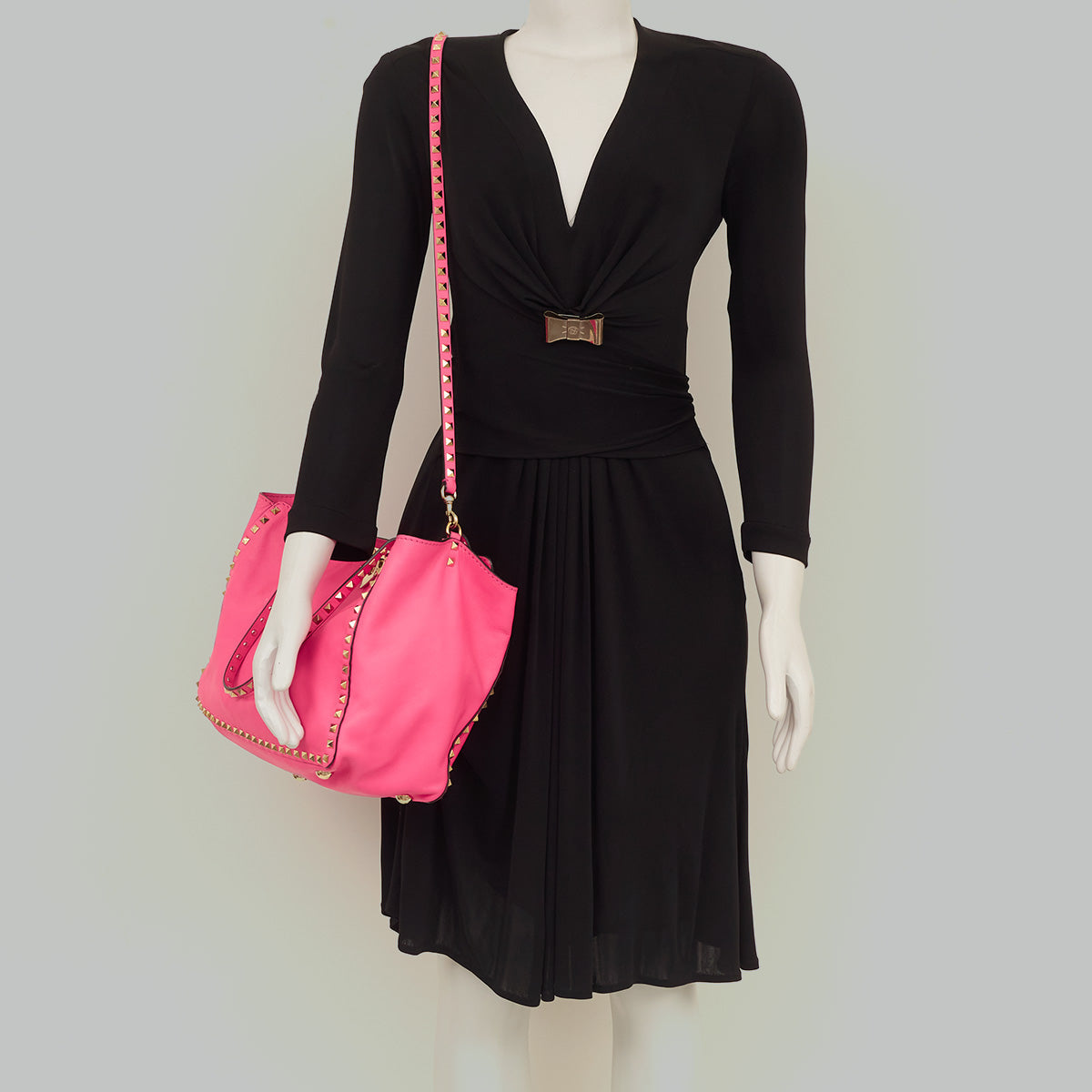 Bolsa Valentino Rockstud Grainy Rosa Neon