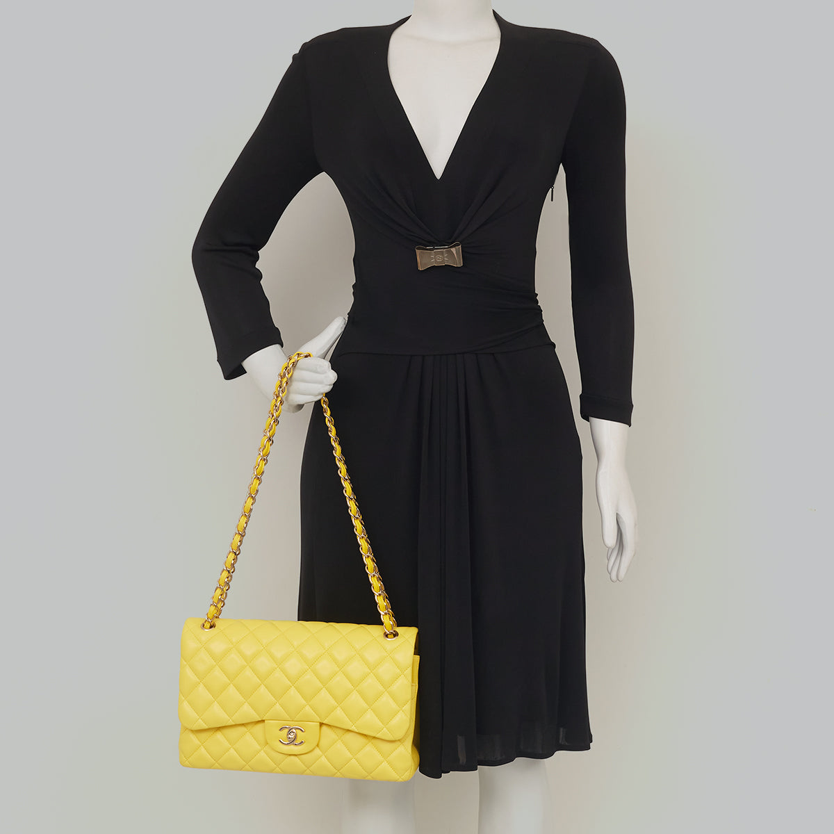 Bolsa Chanel Clássica Jumbo Amarela