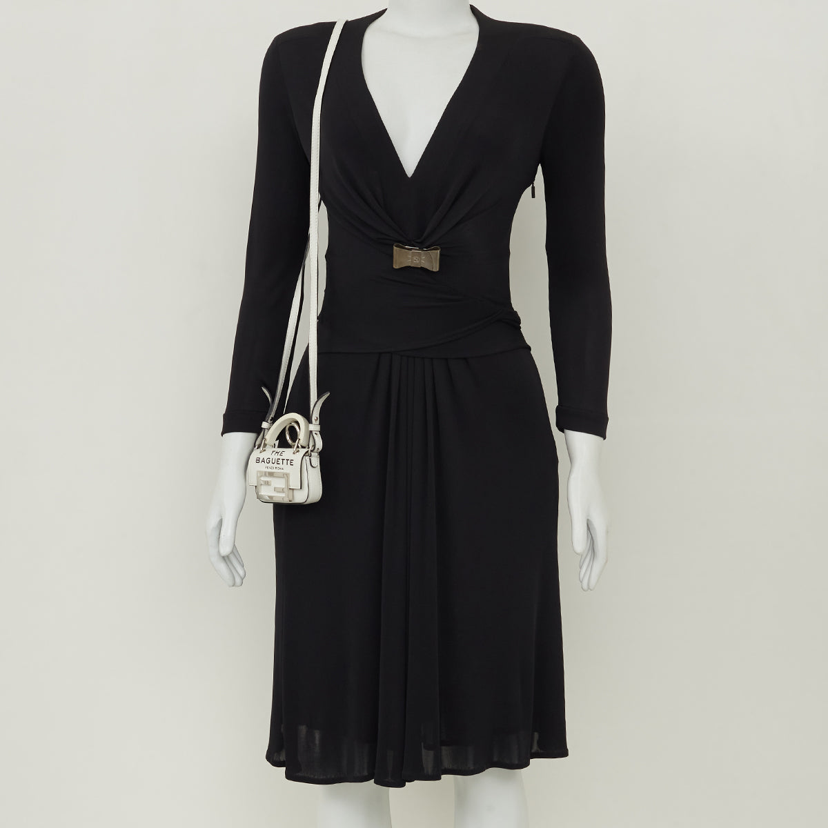 Bolsa Fendi Baguette Nano Branca