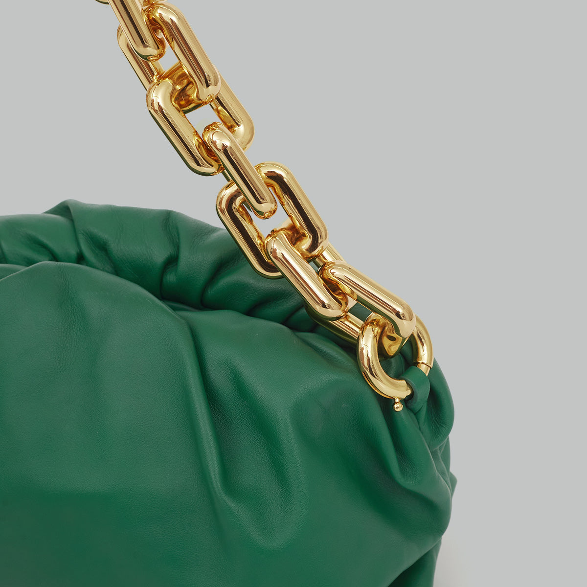 Bolsa Bottega Veneta Pouch Chain Verde