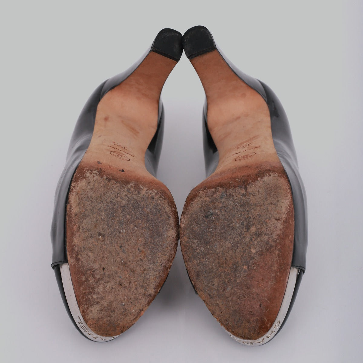 SCARPIN CHANEL PRETO E PRATA TAM. 37,5 BR