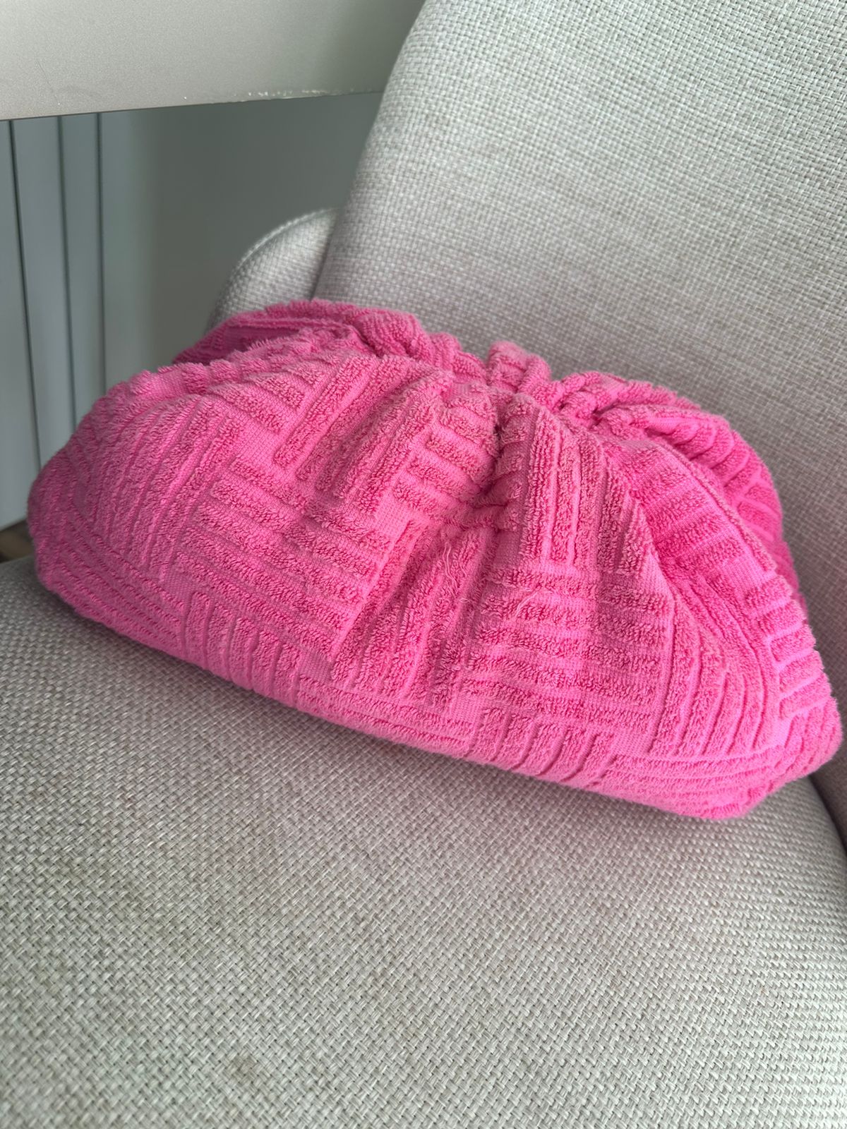 Bolsa Bottega Veneta The Pouch Atoalhada Rosa Fúcsia