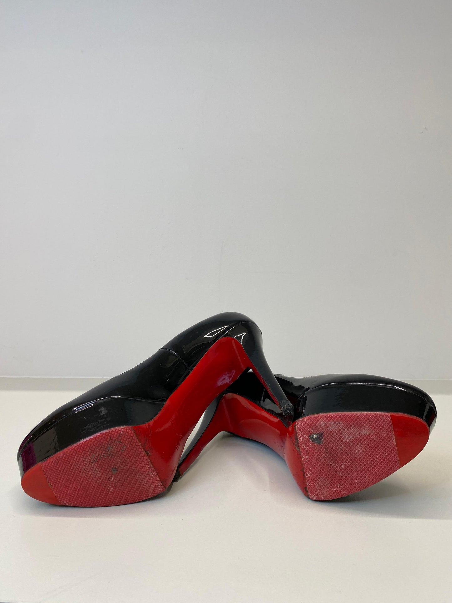 Salto Christian Louboutin Preto de Verniz TAM. 39 BR