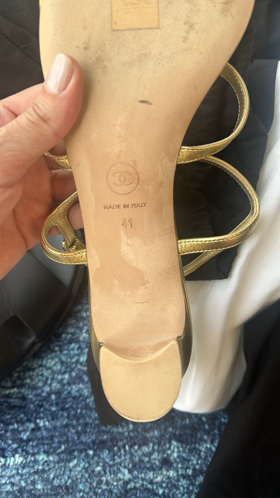 Sandália Chanel Dourada tam. 39 Br