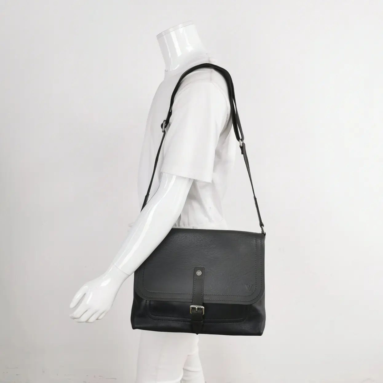 Bolsa Louis Vuitton Utah Leather Messenger Bag