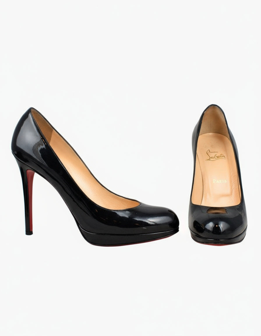 Scarpin Louboutin verniz preto Tam. 35,5 BR