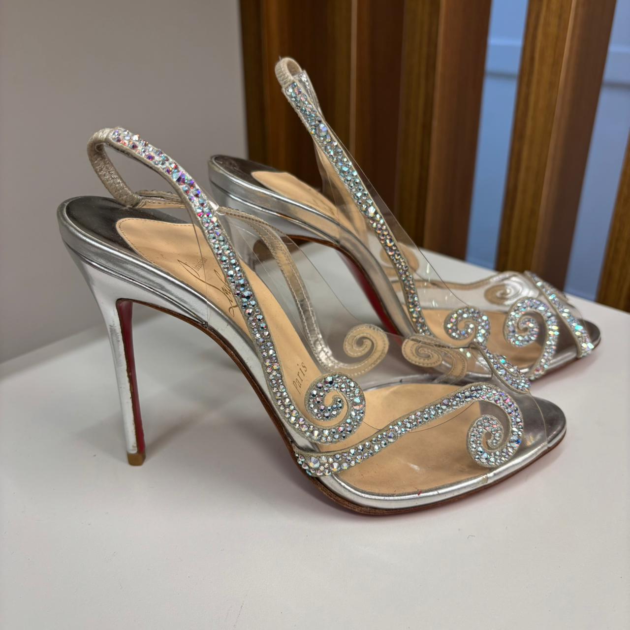 Salto Christian Louboutin prata TAM. 34,5 BR – Peguei Bode