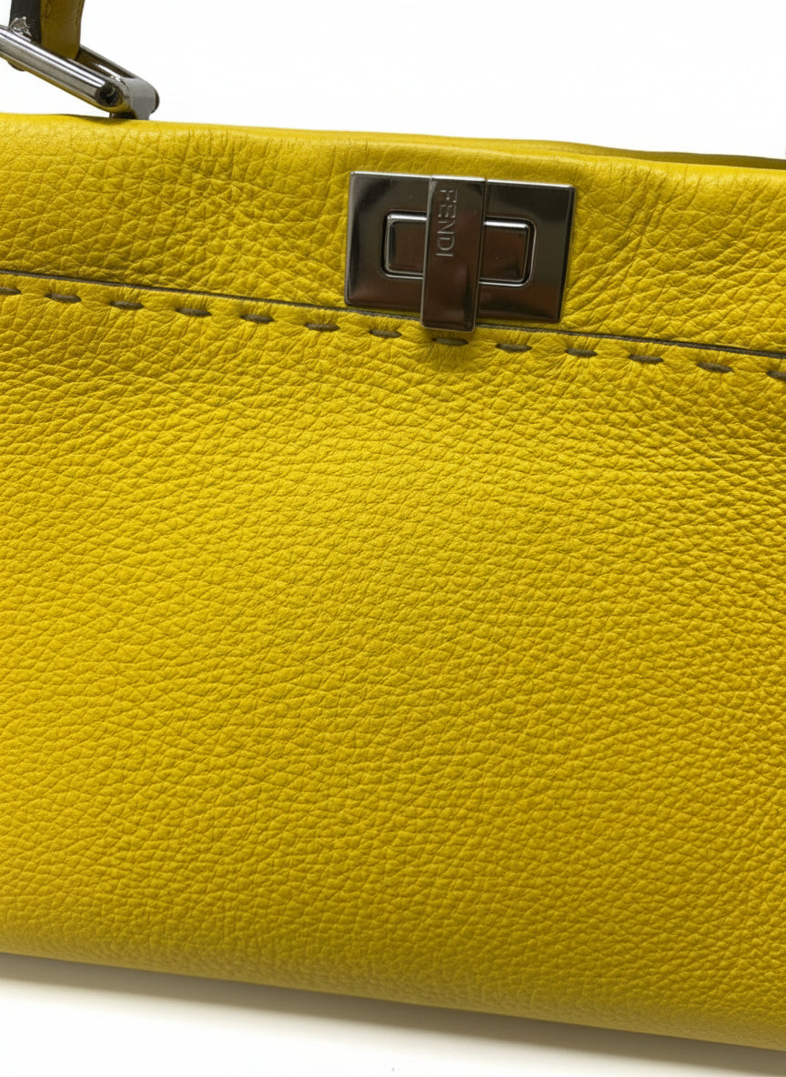 Bolsa Fendi Peekaboo Pequena Amarela