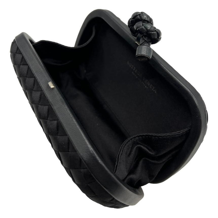 Clutch Bottega Veneta preta