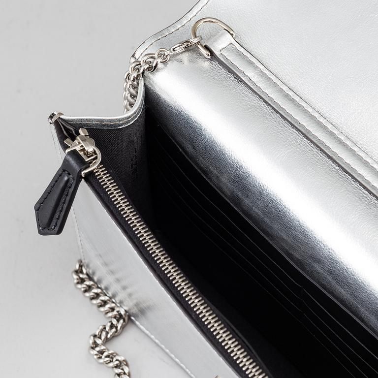 Bolsa Fendi Wallet on Clain Prata