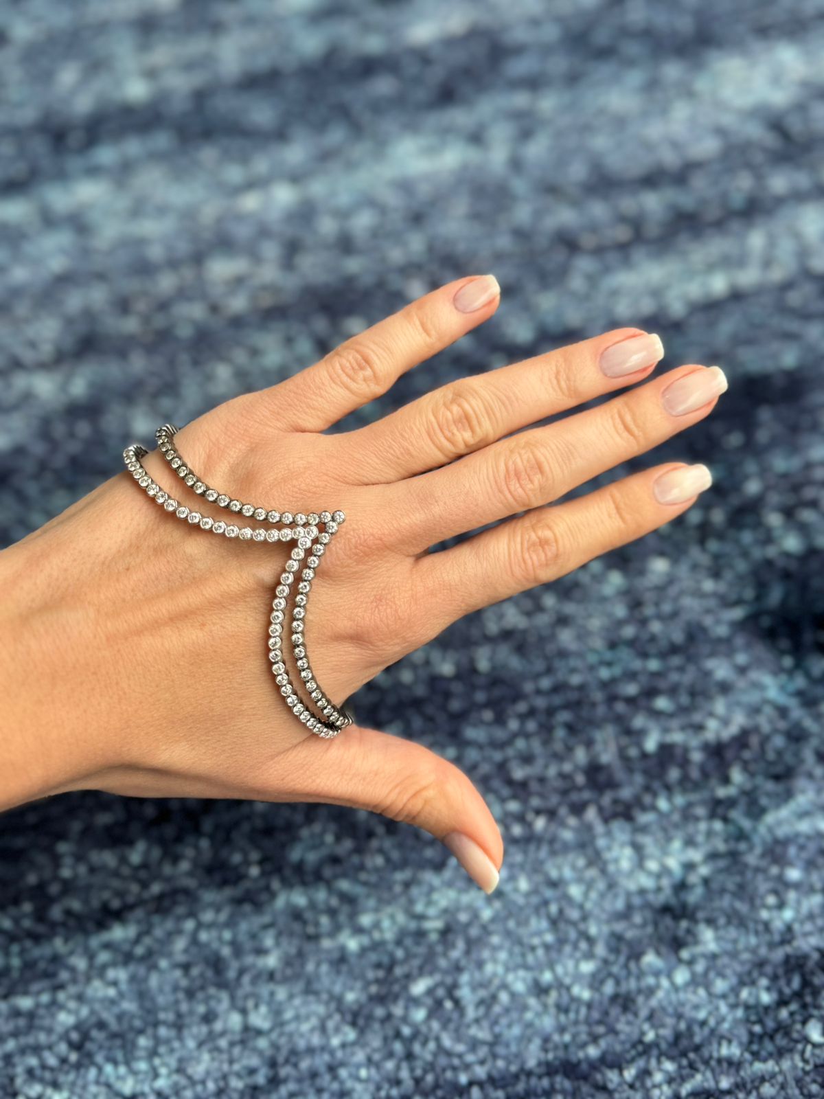 Pulseira de Mão Aron & Hirsch Ouro Negro com Brilhantes