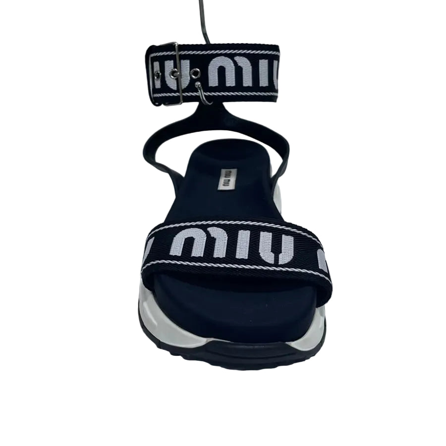 Sandália Miu Miu preta e branca tam 35,5 br