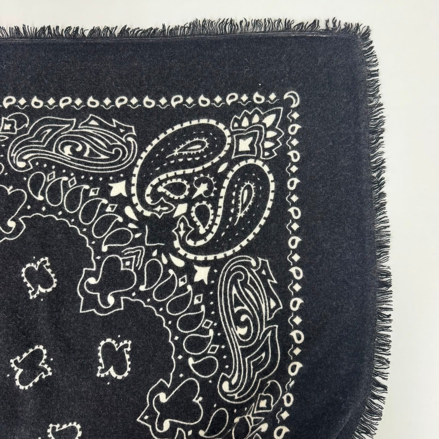 Lenço Kujten Estampado Preto