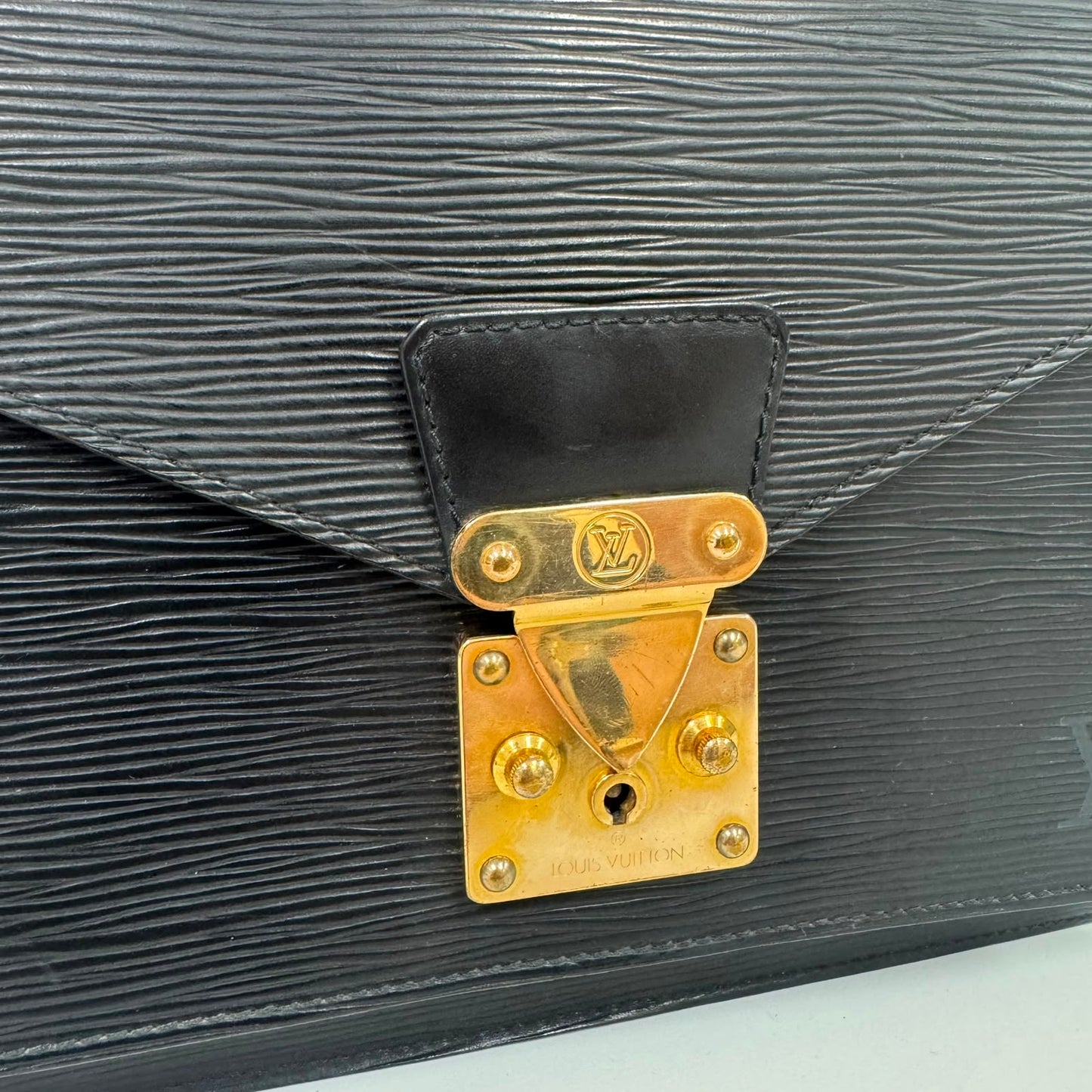 Bolsa Louis Vuitton Black Epi Leather Monceau Bag