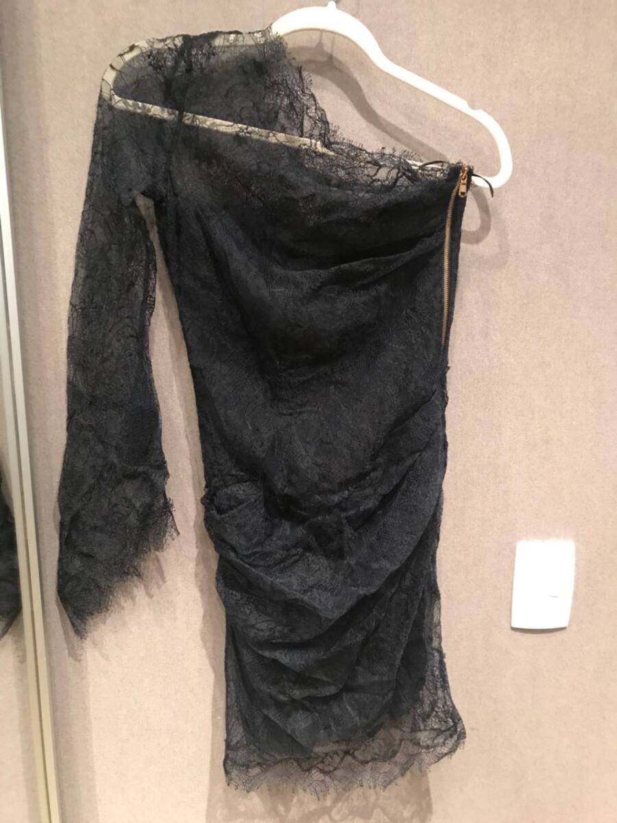 Vestido Emilio Pucci renda preta