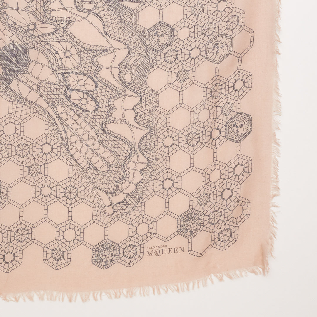 Lenço Alexander Mcqueen c/ Estampa de Caveira
