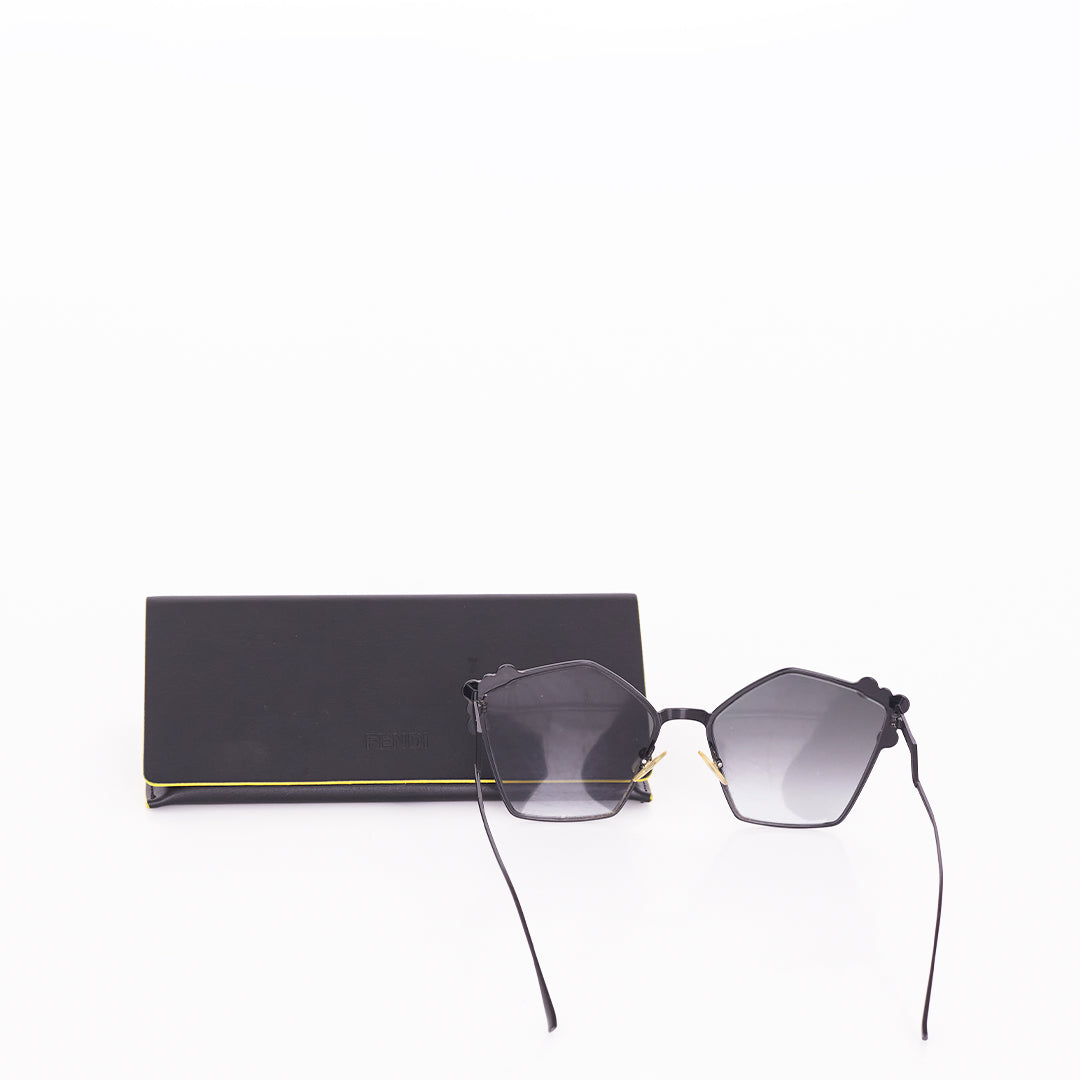 Óculos Fendi Preto com Detalhes de Spike