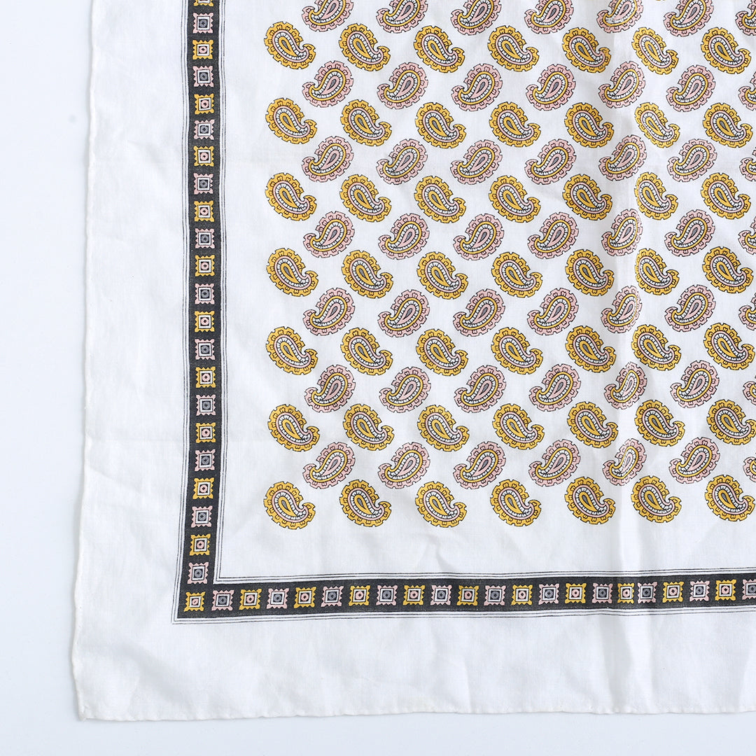 Lenço com Estampa Paylsey Fundo Branco