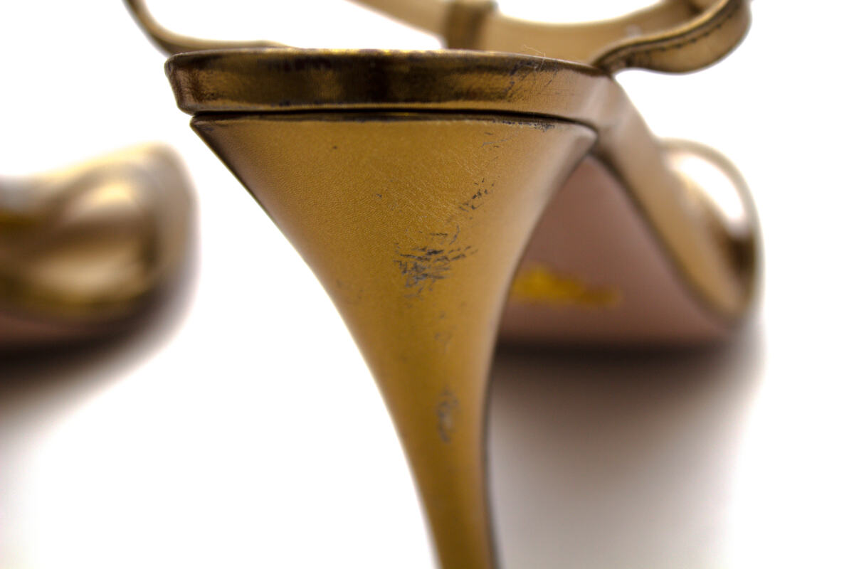 Sandália Prada Dourado com Pedras Tam. 38