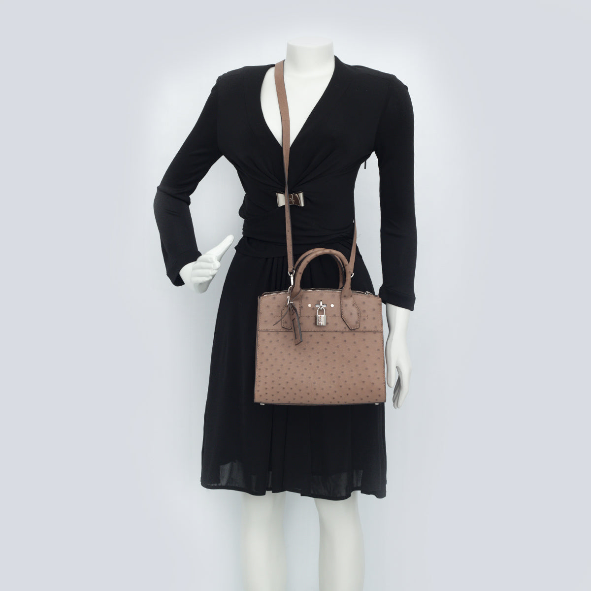 Bolsa Louis Vuitton City Steamer Nude MM