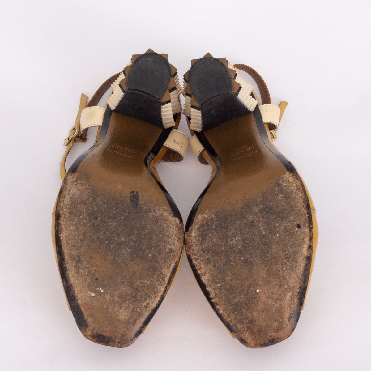 Sandália Fendi Spikes Tam 39,5