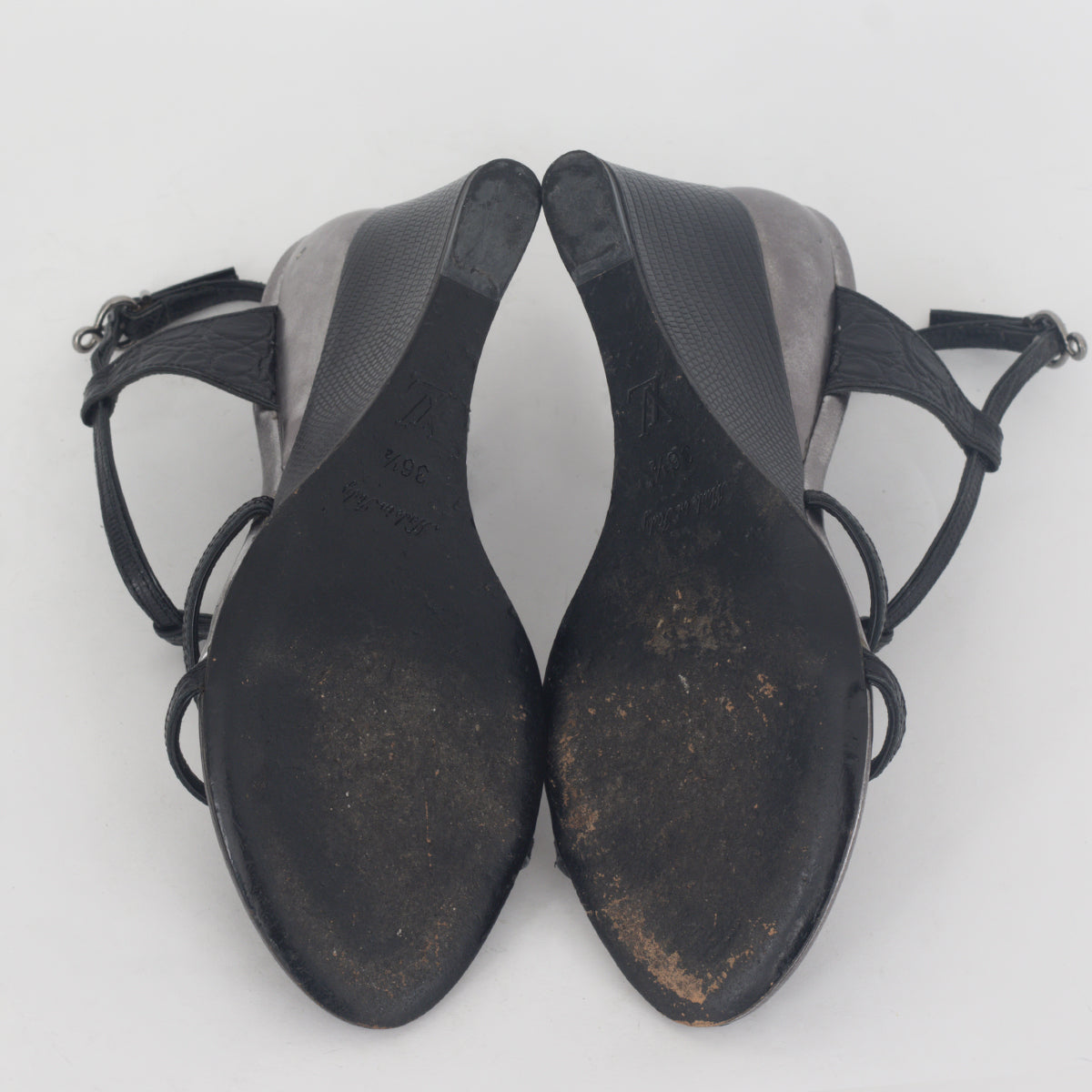 Sandália Louis Vuitton Butterfly Preto com Prata Tam. 36,5