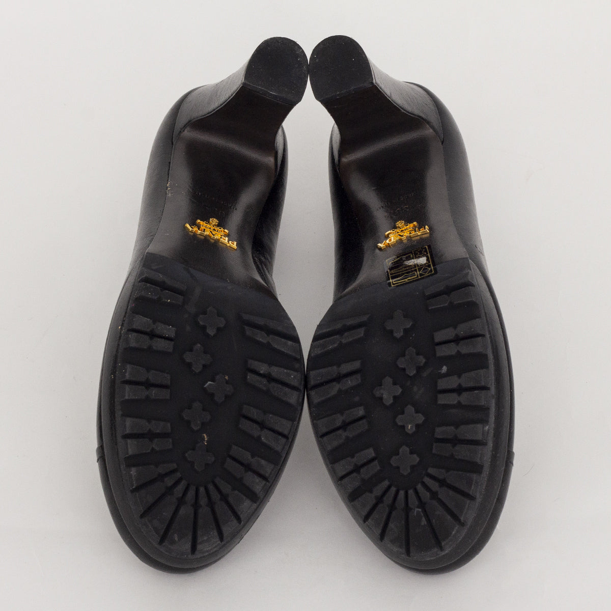 Sapato Prada Couro Preto ponta redonda Tam. 38,5