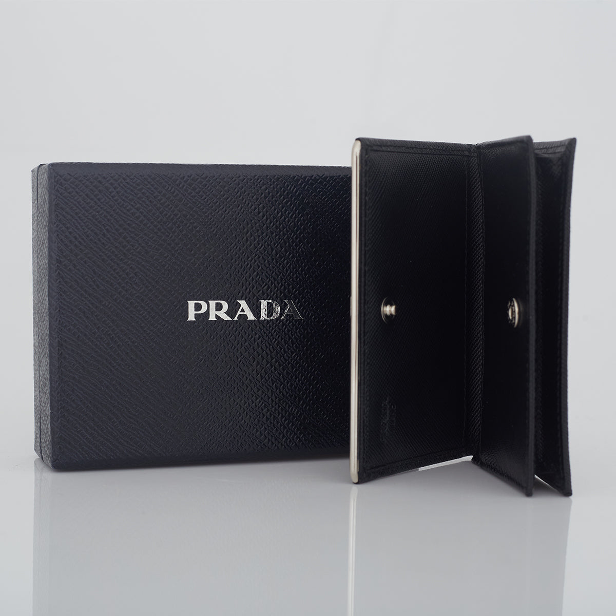 Carteira Prada Saffiano Pequena