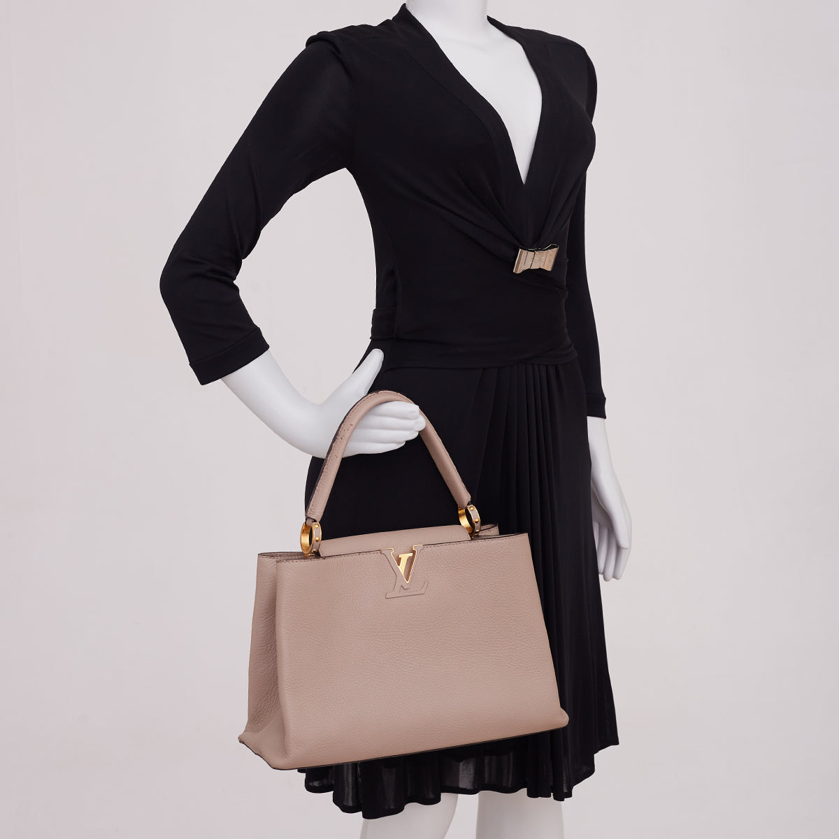 Bolsa Louis Vuitton Capucines Nude MM