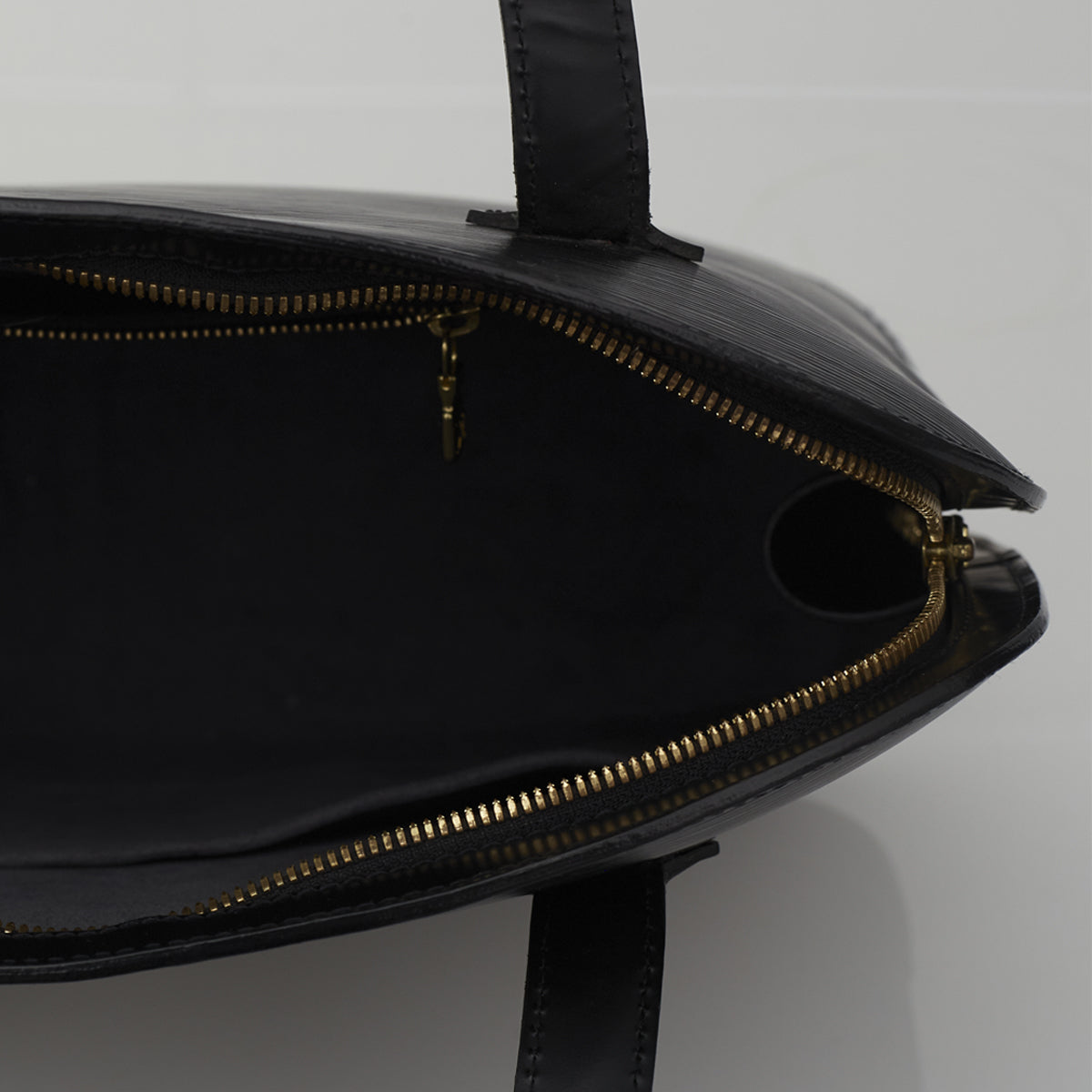 Bolsa Louis Vuitton Couro Epi Preto