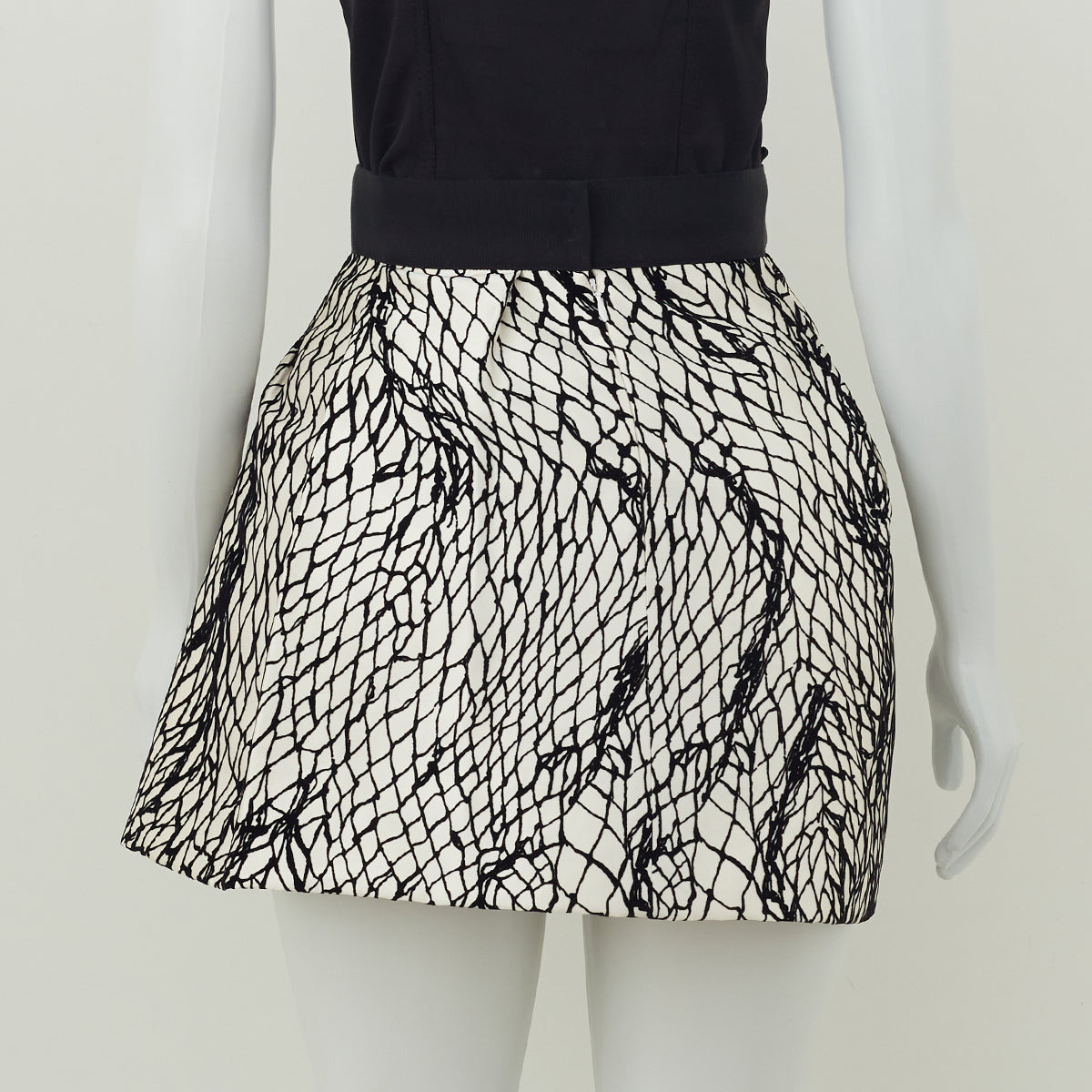 Saia Dolce & Gabbana Branca e Preta Tam. 38