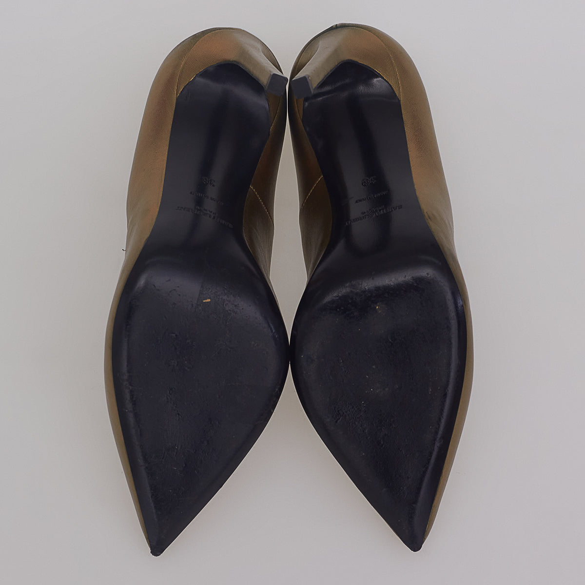 Scarpin Saint Laurent Dourado Tam. 38