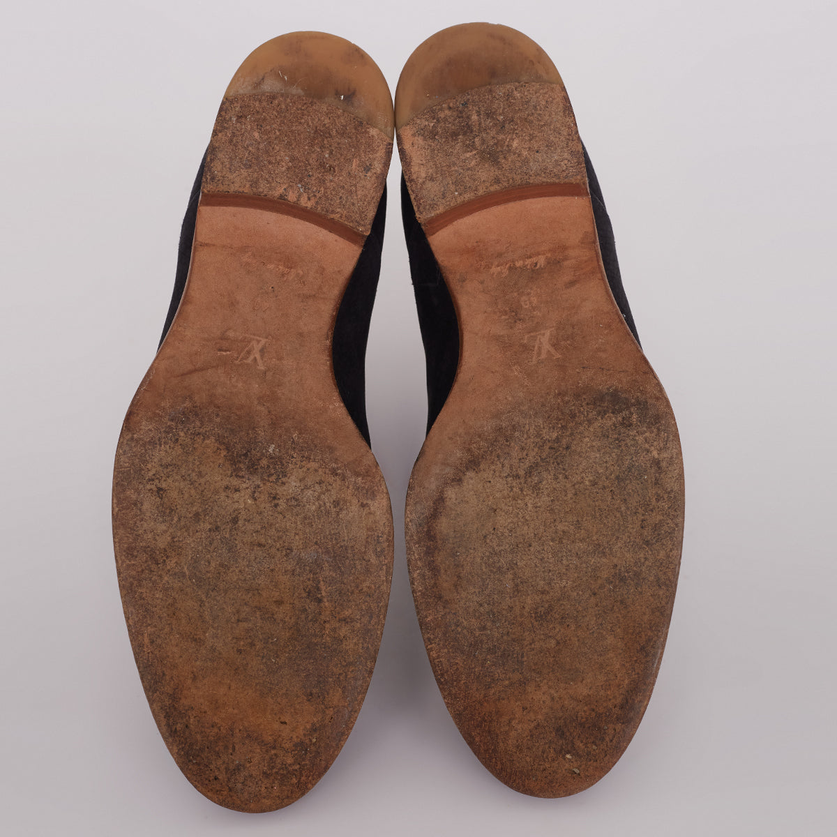 Bota Louis Vuitton Preta c/ Ferragem Monograma Dourada Tam. Br