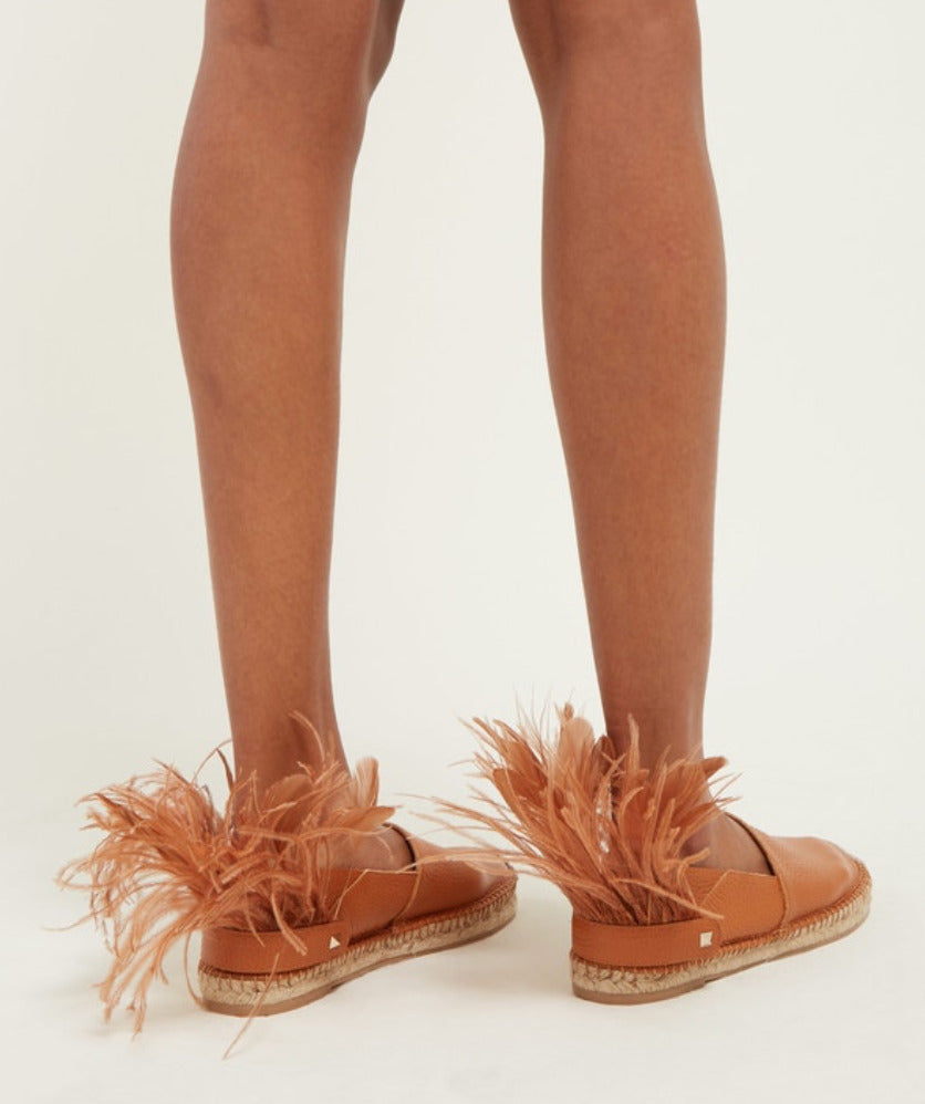 Alpargata Valentino com penas caramelo tam. 39