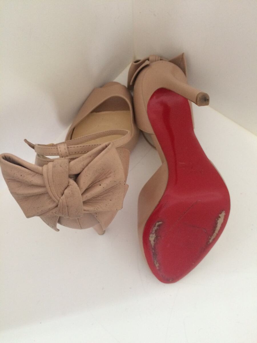 Sapato Louboutin nude laço sola 39