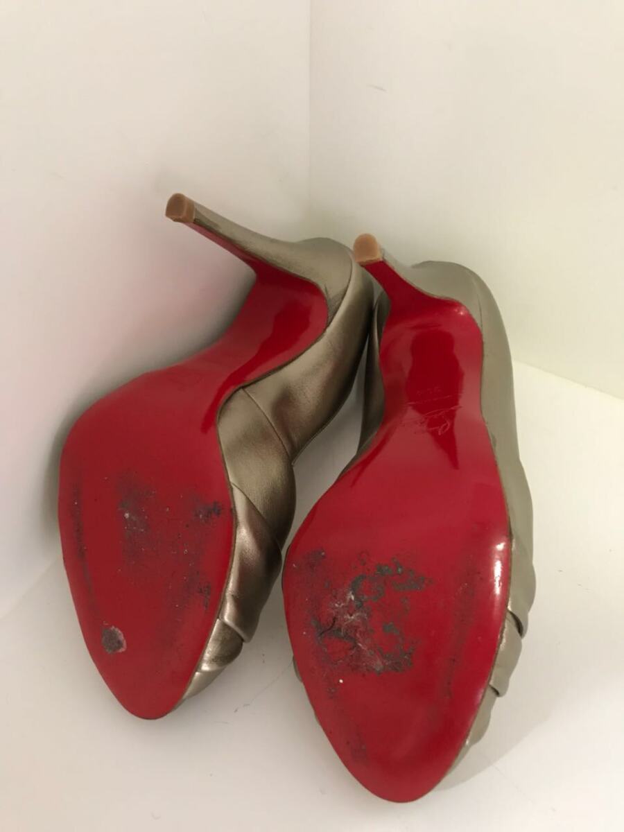 Sapato Louboutin dourado sola 39,5