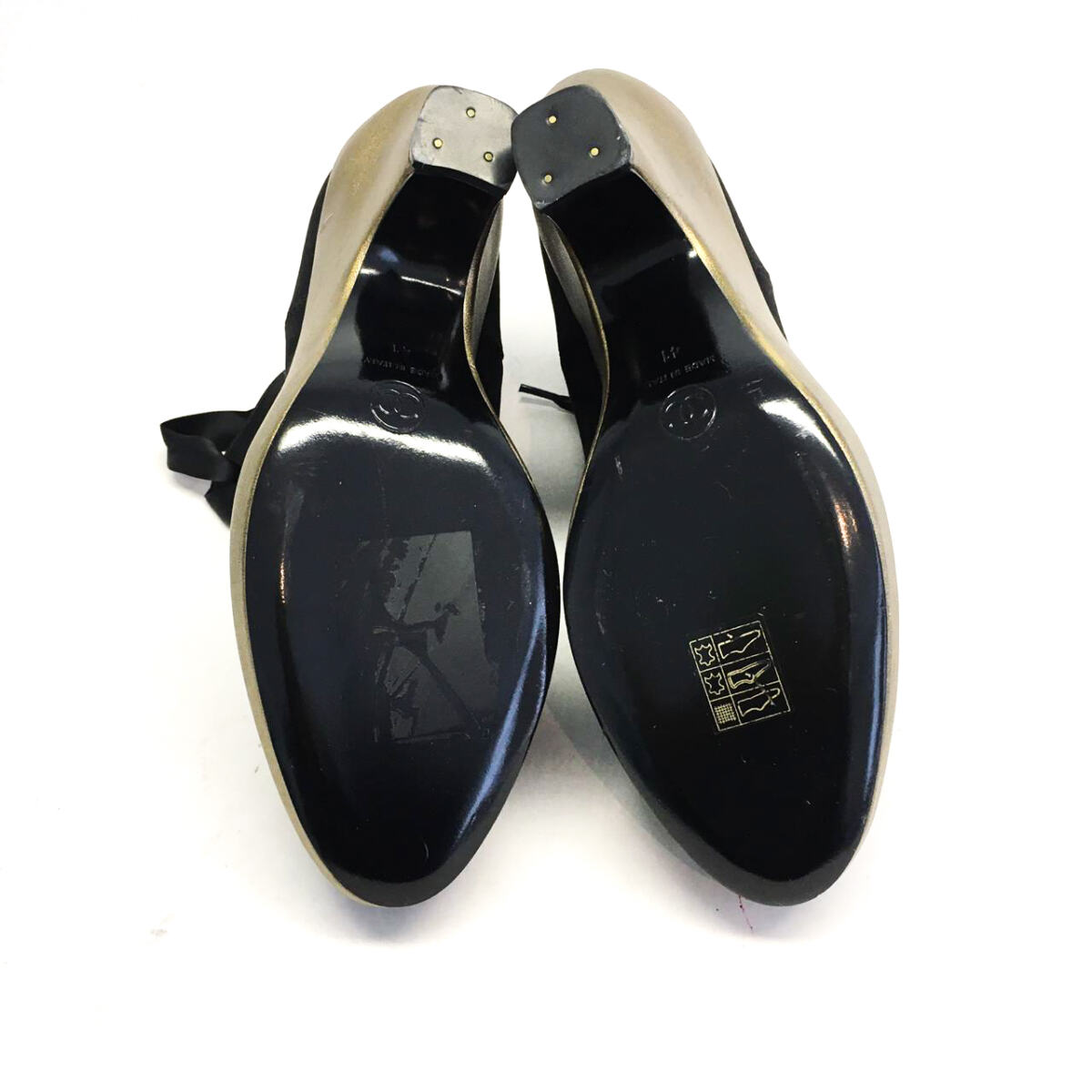 Ankle Boot Chanel preta e dourada, Tam. 41