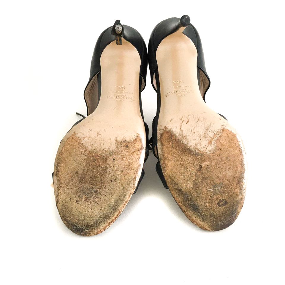 Sandália Valentino Preta com Salto Fino Tam. 36,5