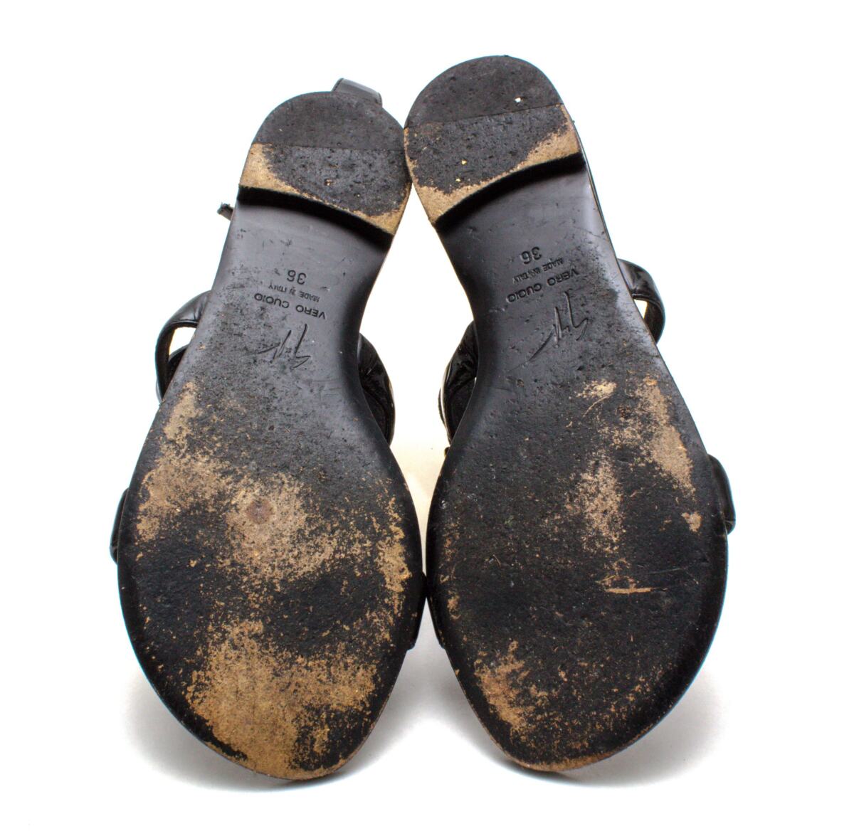 Rasteira Giuseppe Zanotti Preta com Folhas Douradas Tam. 36