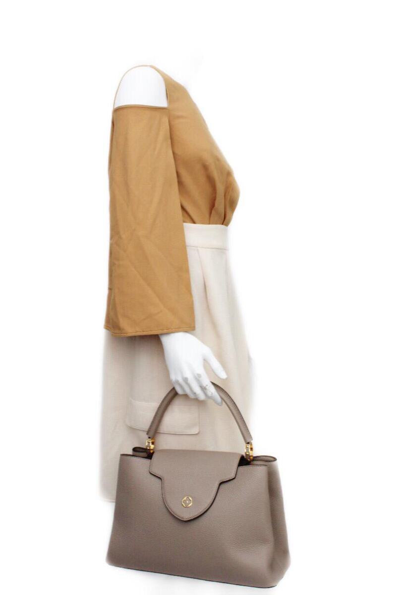 Bolsa Louis Vuitton Capucines Bege Grande