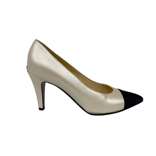 Scarpin Chanel Bege e Preto Tam 37 Br
